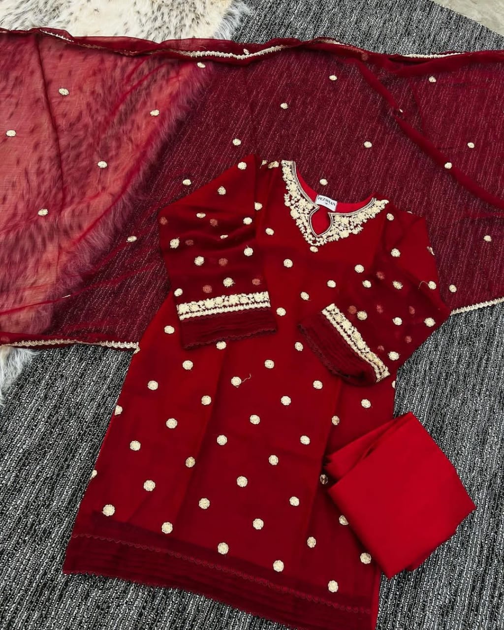 Hania Amir Embroidery Collection 3Pcs