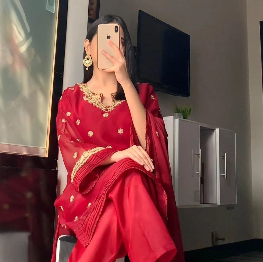 Hania Amir Embroidery Collection 3Pcs