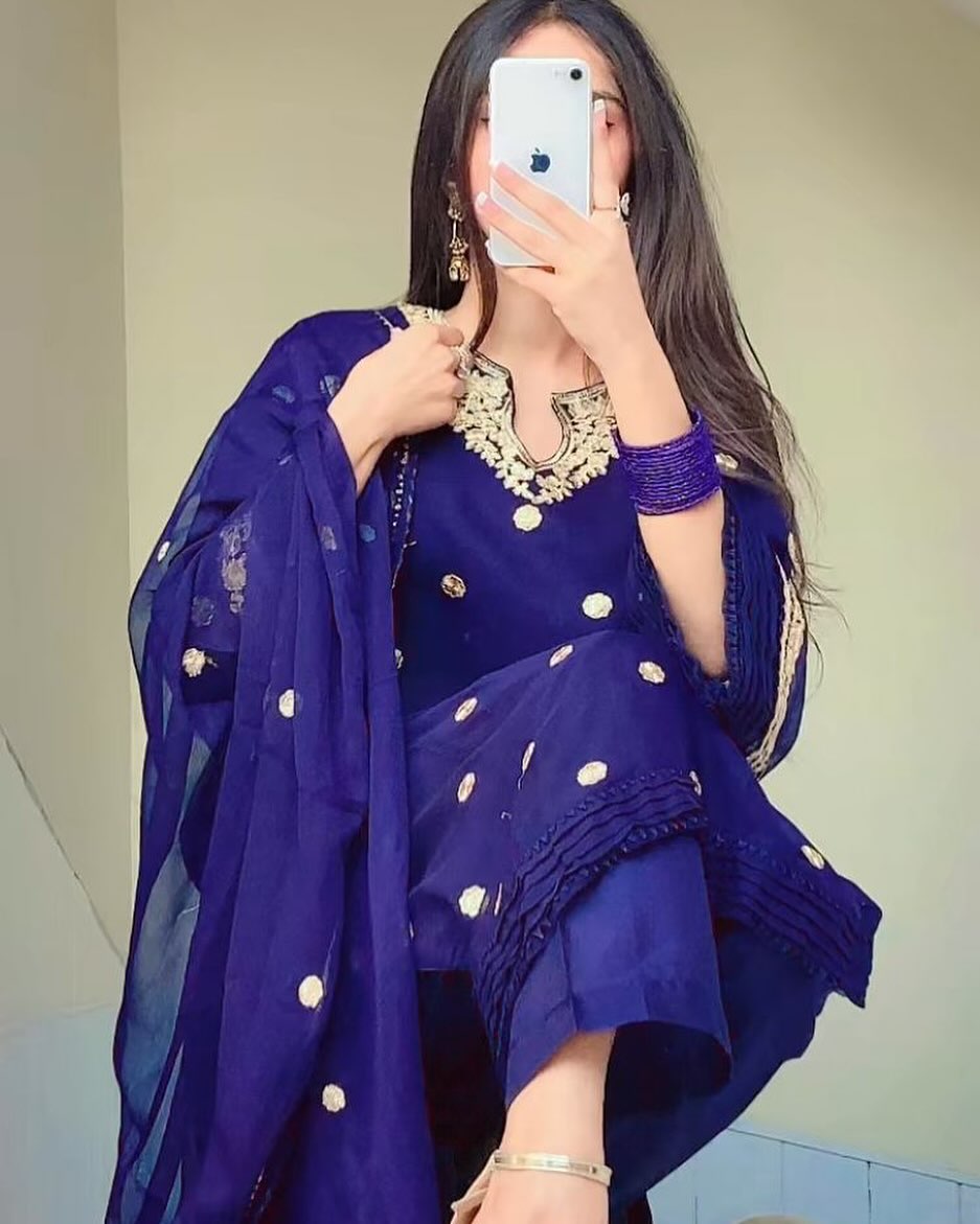Hania Amir Embroidery Collection 3Pcs