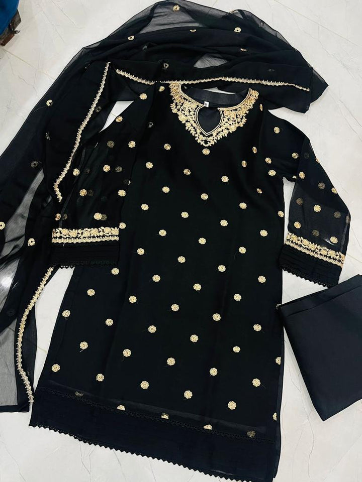 Hania Amir Embroidery Collection 3Pcs