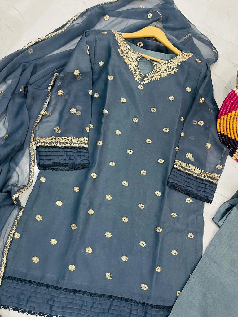 Hania Amir Embroidery Collection 3Pcs